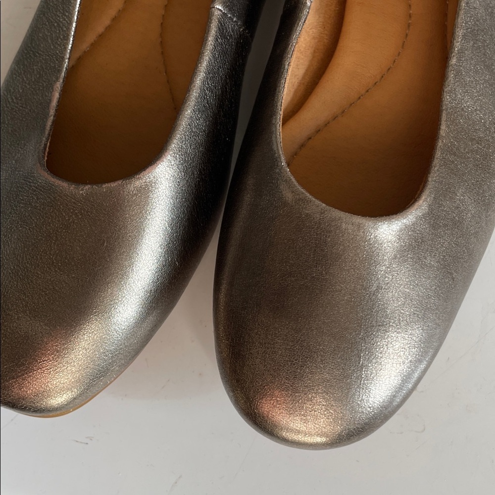 Born Women's Shimmering Gold Leather Flats - Picture 7 of 8